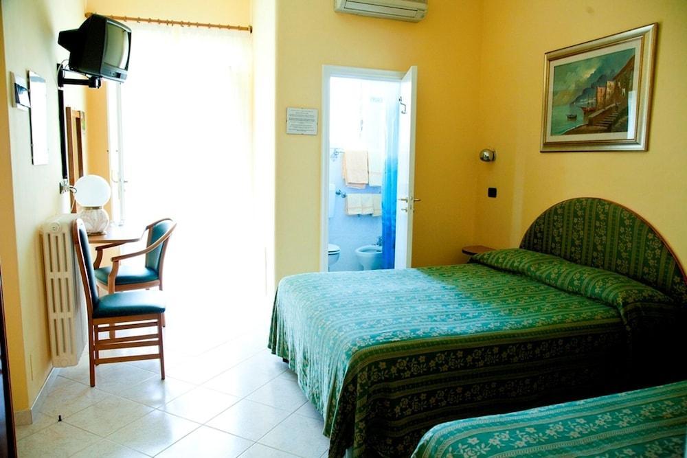 Hotel Carmencita Anacapri  Exteriör bild