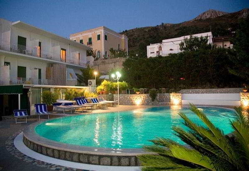 Hotel Carmencita Anacapri  Exteriör bild