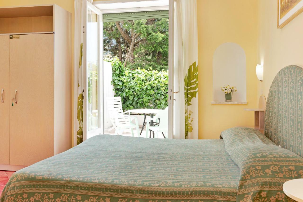 Hotel Carmencita Anacapri  Exteriör bild